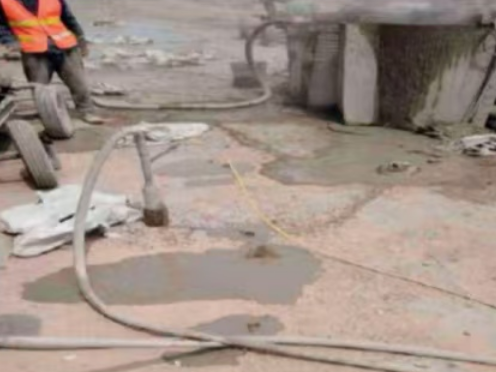 云龙水泥混凝土路面板底注浆技术 路面脱空注浆整治方案